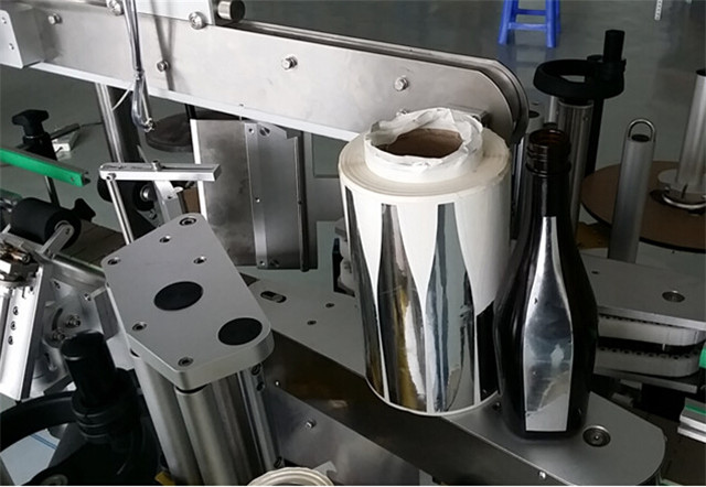 Automatisk dubbelsidig märkningsmaskin för schampolotionflaskor Detaljer